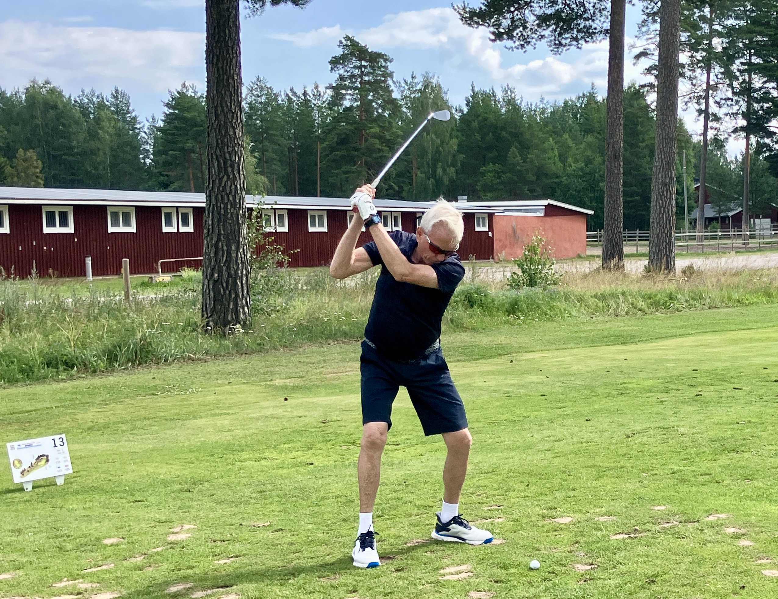 Sivert Stenman i aktion på hål 13.