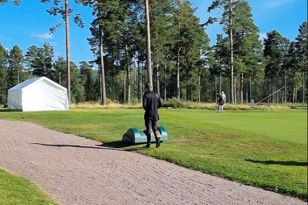 Robotgräsklippare på plats
