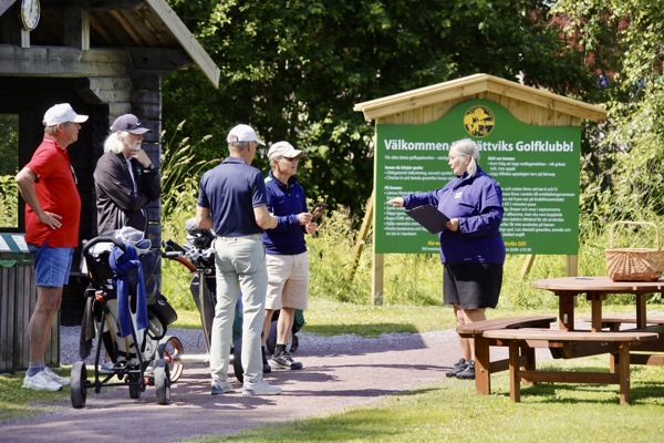 Golf-SM för H60 inleddes i solsken - Rättviks Golfklubbs hittills största arrangemang 