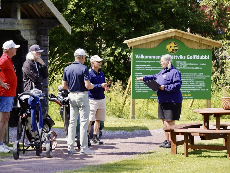 Golf-SM för H60 inleddes i solsken - Rättviks Golfklubbs hittills största arrangemang 