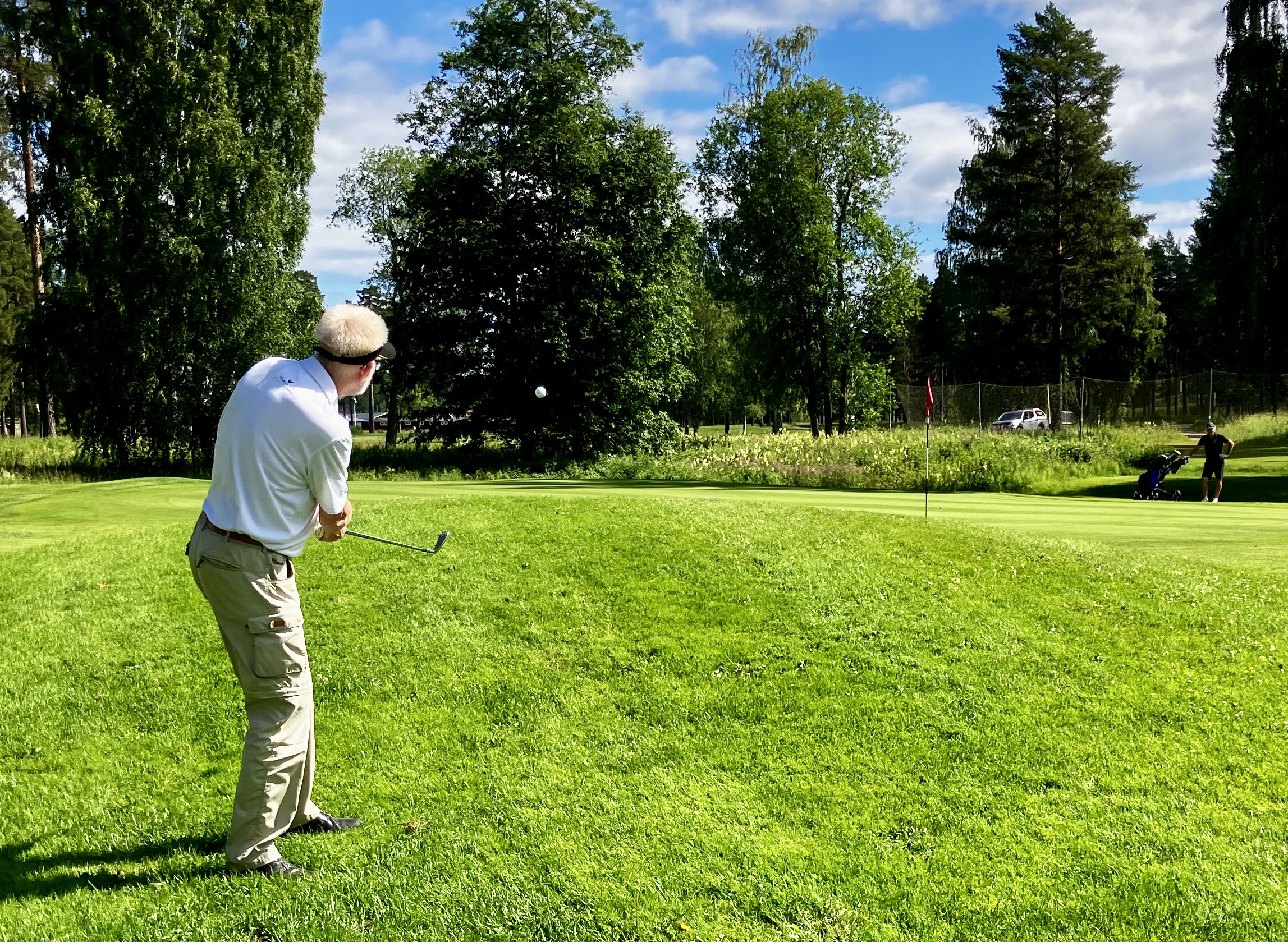 Gert Fredriksson gjorde säsongsdebut. Här ses han slå på hål 10.
