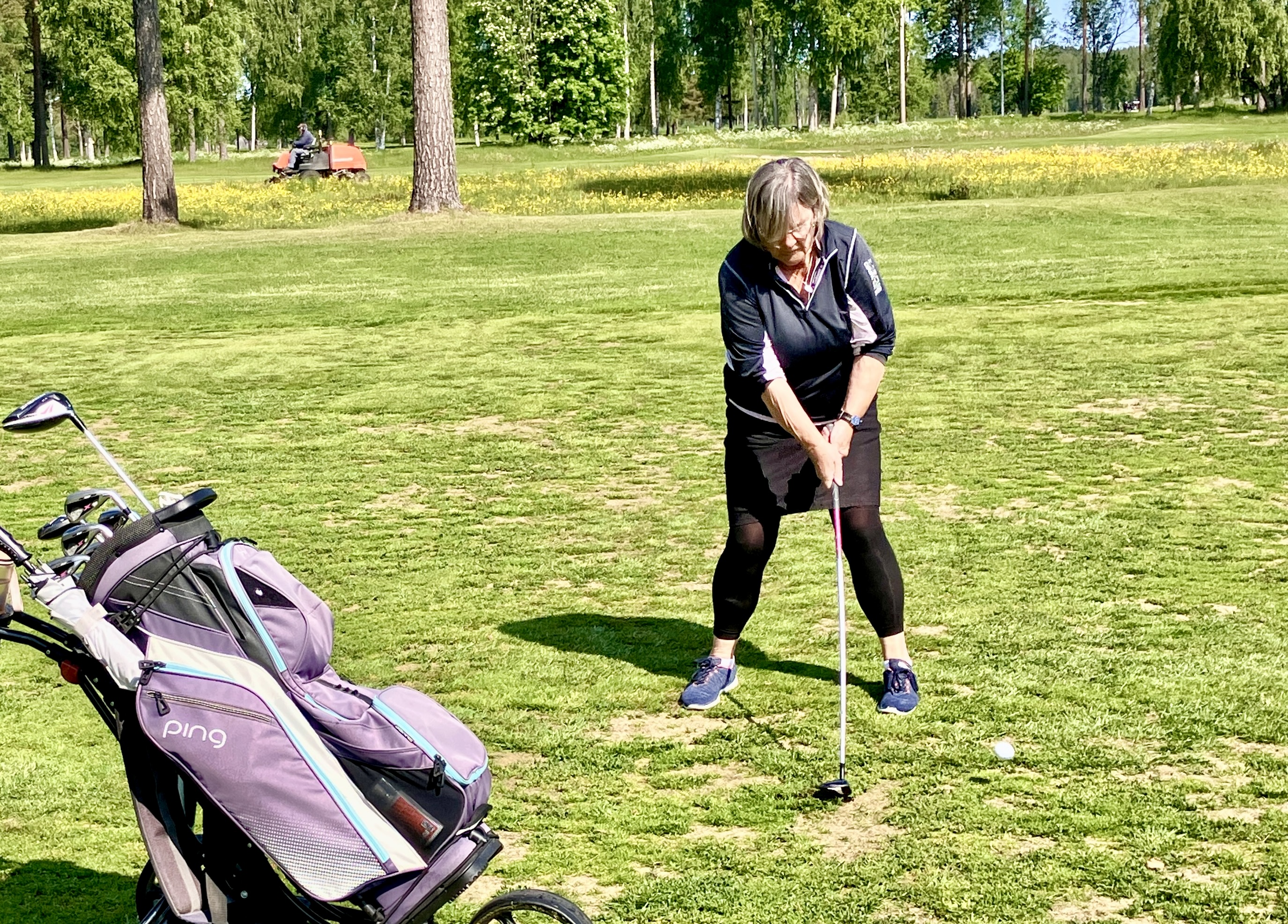 Kerstin Hed slår till på hål 17.