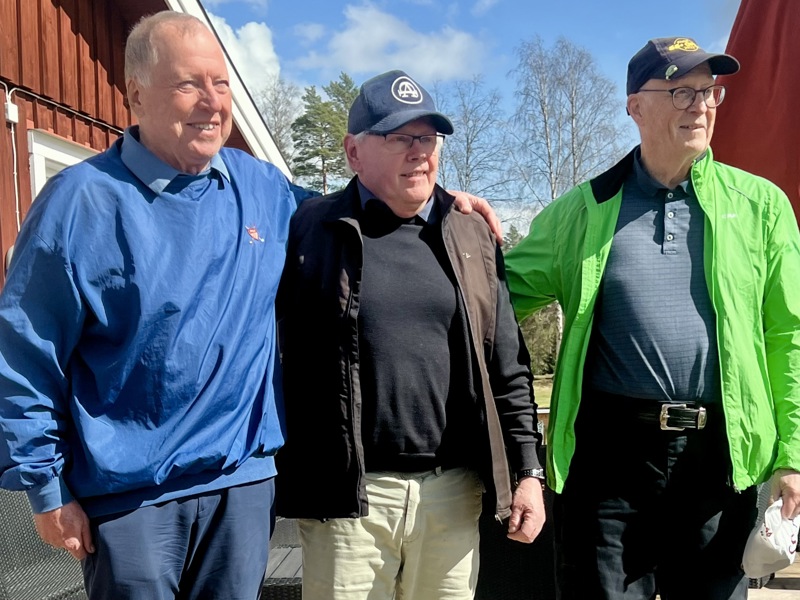 Golfseniorernas säsongspremiär lockade 30 deltagare