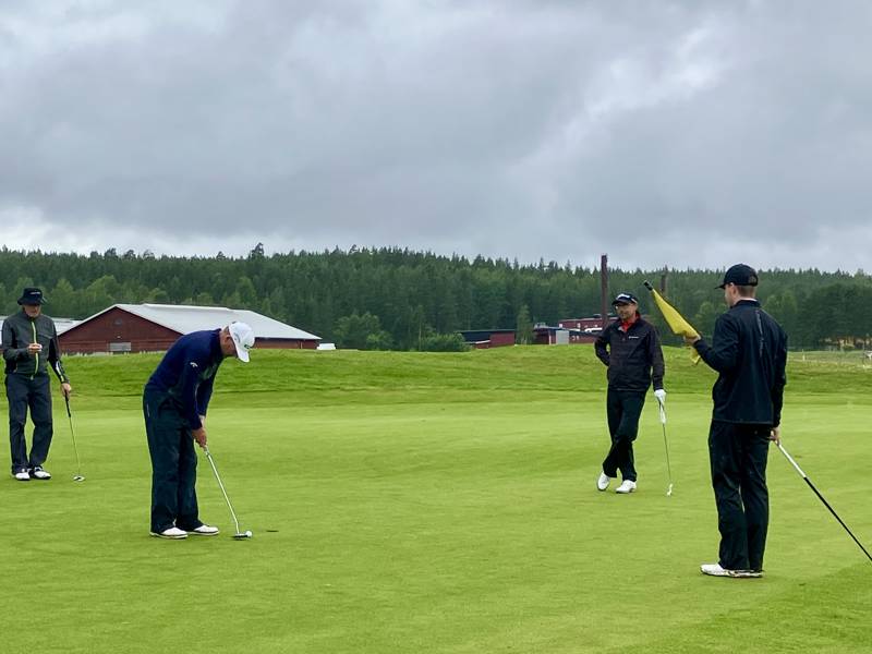 Magnus Ahlgren delad etta -  får spela i ledarbollen