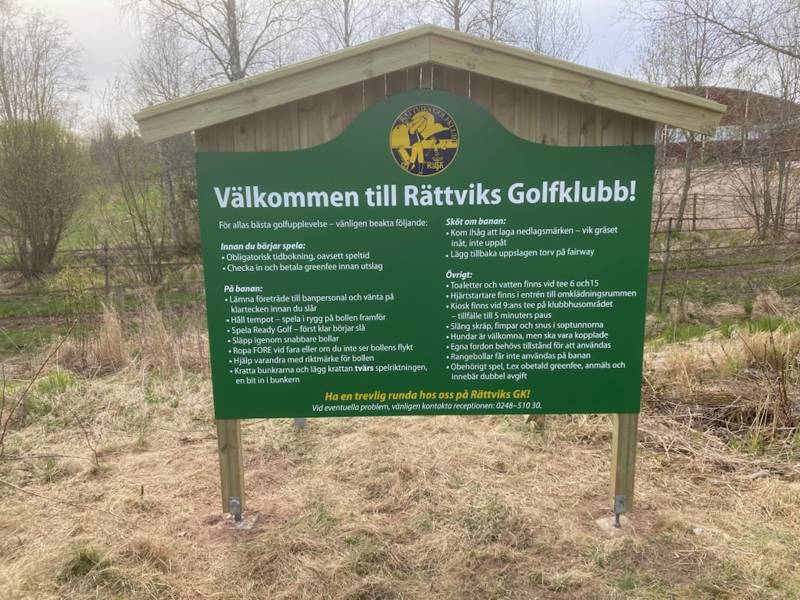 Ny välkomstskylt på plats vid första tee