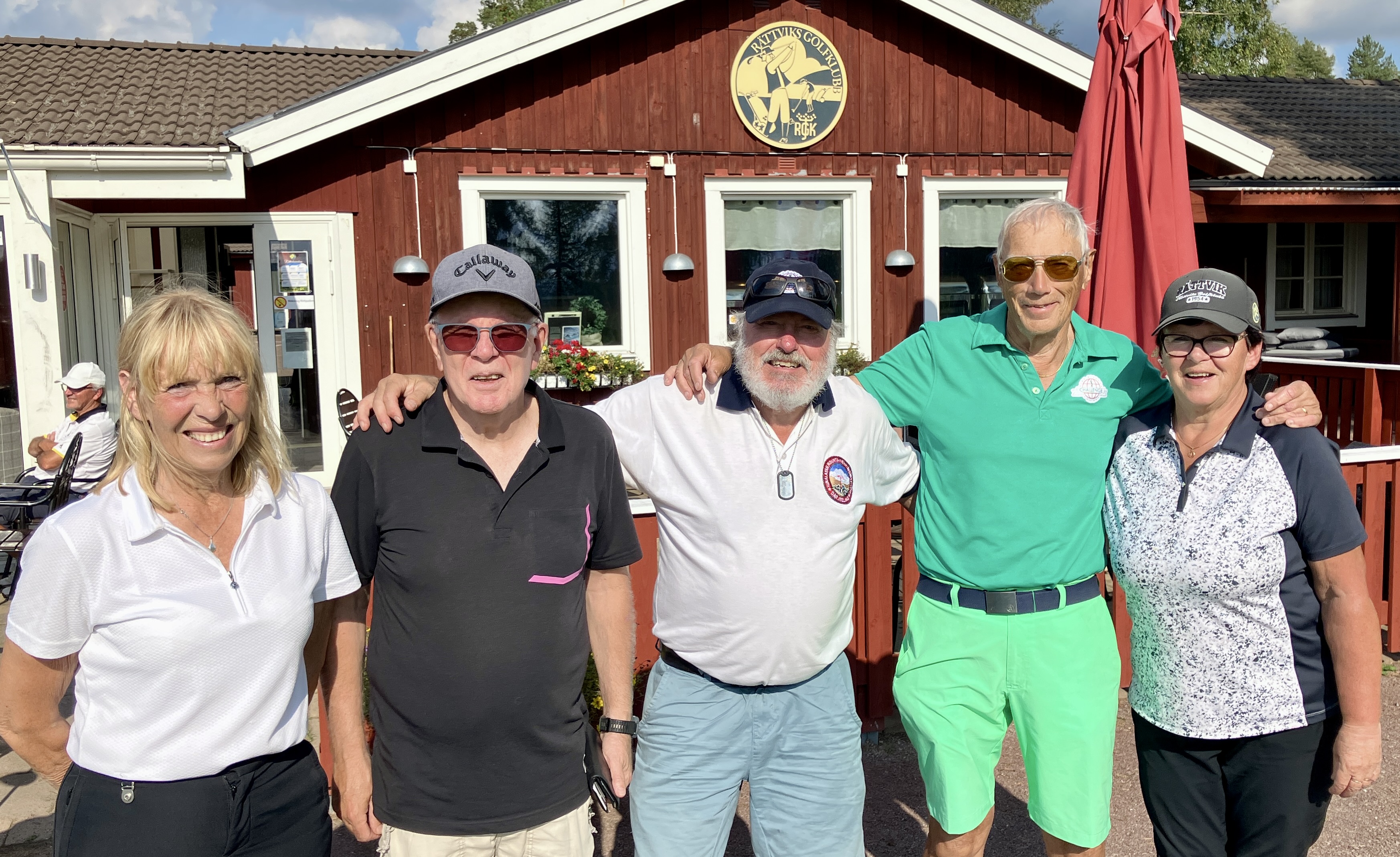 Segraren Ulf Rory Haak i mitten omgiven av pristagarna Eva Hindriks, Arne Ohlson (lunchvinnare), Leif S Lundin och Inger Karlsson.